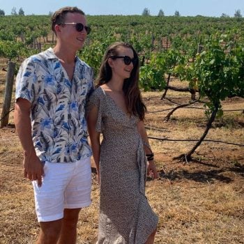 couple_in_the_vineyard_in_summer_lg